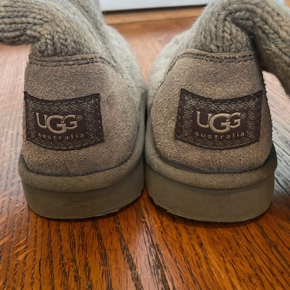 UGG Australia Women’s Mountain Quilted Gray Boot Size 7 - Picture 5 of 11